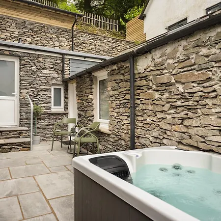 Holiday home Ferry View And - Parking & X2 Hottubs Bowness-on-Windermere